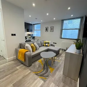  Apartment Clock Tower Retreat - - Seaside And Shops United Kingdom